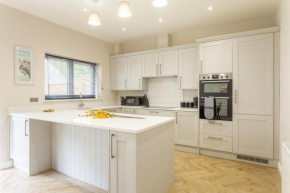 Cosy 5 Bedroom Home, Sleeps 6
